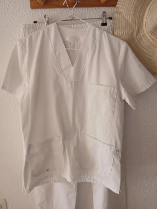 Pijama clínico blanco