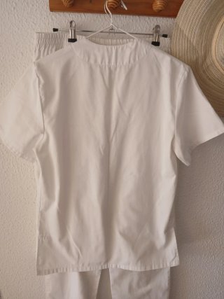Pijama clínico blanco