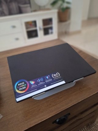 ASUS Zenbook AI 14 OLED 1.2Kg AMD Ryzen 7