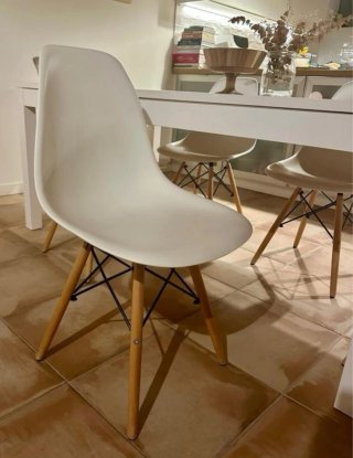 Mesa blanca y 6 sillas