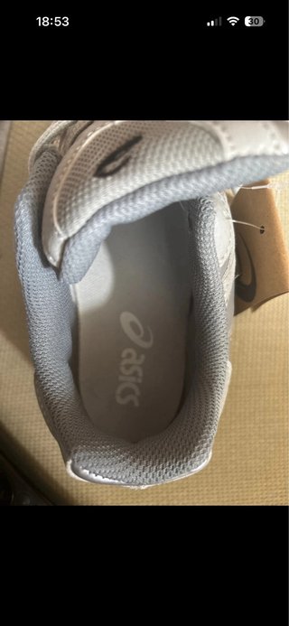 Scarpe sportive ASICS grigie e argentate
