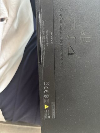 PS4 500GB Negra + 4 Mandos y 2 Juegos