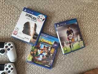 PS4 500GB Negra + 4 Mandos y 2 Juegos