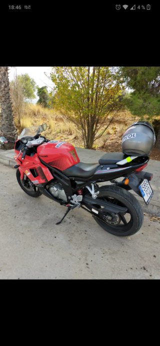 Hyosung GT650R Negra/Roja