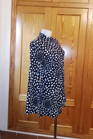 Vestido Naf Naf estampado retro