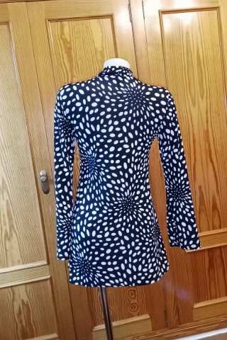 Vestido Naf Naf estampado retro