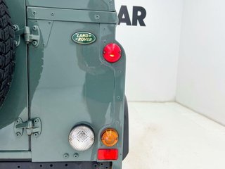 Land-Rover Defender 90 SW SE