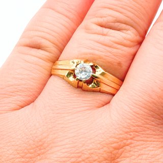 Solitario de oro de 18k circonitas, 3.08 g, T-24.