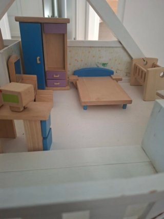 Casa de muñecas de madera