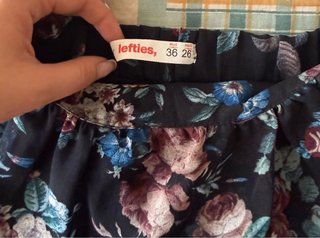 Pantalones cortos florales negros