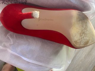 Zapatos de tacón Stradivarius rojos