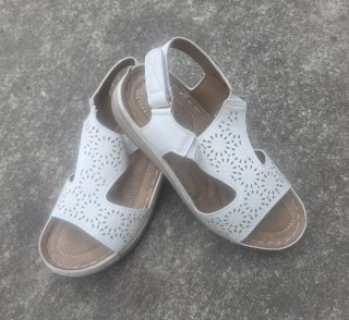 Sandalias de piel blancas para mujer