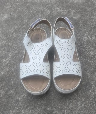 Sandalias de piel blancas para mujer