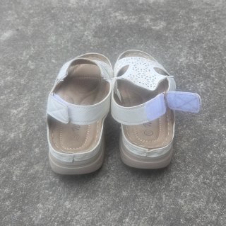 Sandalias de piel blancas para mujer