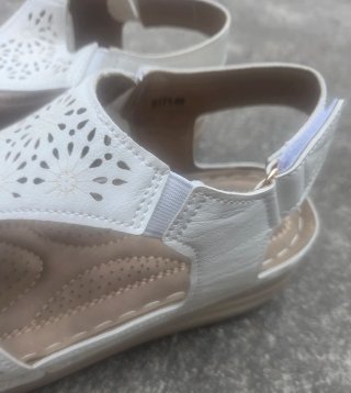 Sandalias de piel blancas para mujer