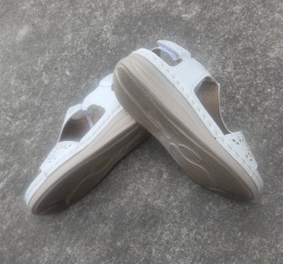 Sandalias de piel blancas para mujer