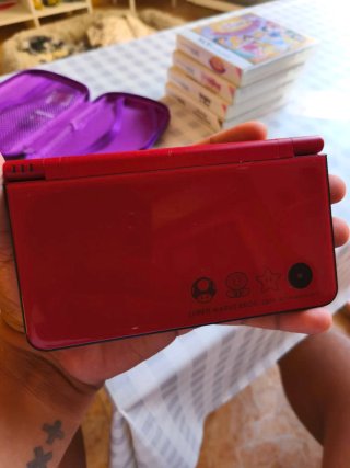 Nintendo DSi XL Rossa + Giochi