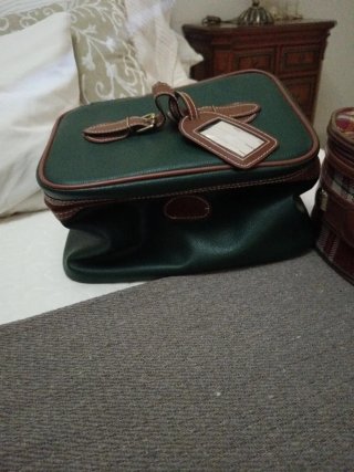 Set di due borse da toilette, verde e a quadri rossi