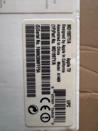 Apple TV Negro con Mando Blanco