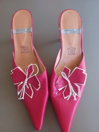 Mules Puntiagudas Rosa y Blanco