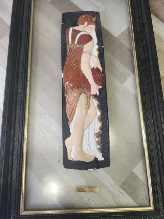 Cuadro decorativo con figura y cristal