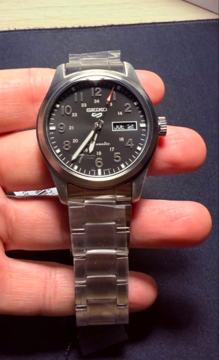 Reloj Seiko 5 Sports Field SRPG27K1 Automático