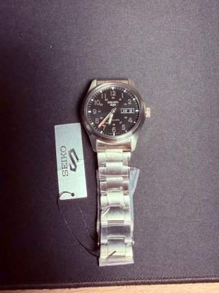 Reloj Seiko 5 Sports Field SRPG27K1 Automático