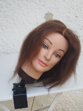 Cabeza de peluquería maniquí marrón