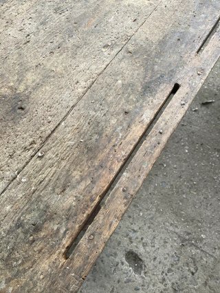 Mesa antigua de madera para taller