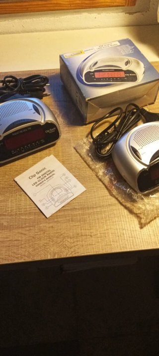 2 RADIO RELOJ DESPERTADOR