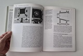 Libro "La fotocamera" di Ansel Adams di Zanichelli