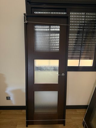 Puerta madera maciza con cristales