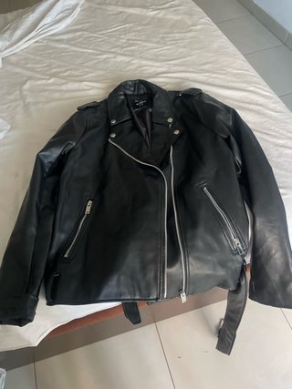 Chaqueta de cuero negra