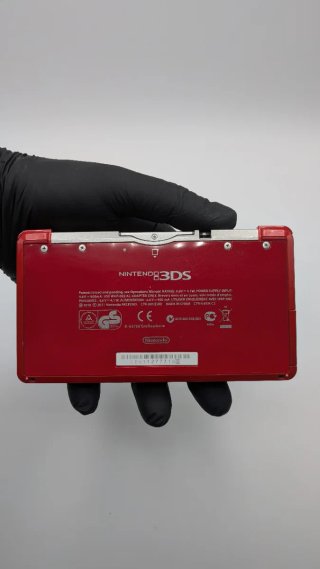Nintendo 3DS Rossa con caricabatterie e pennino