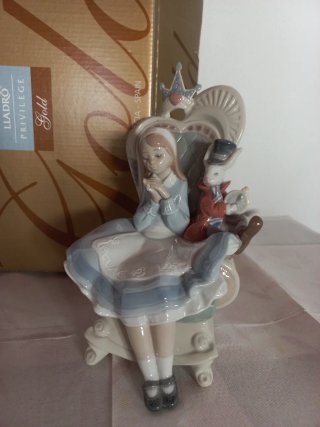 Lladro Alicia en el País de las Maravillas