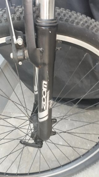Bicicleta de montaña gris