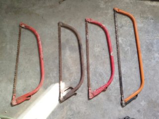 Lote de 4 sierras de mano antiguas