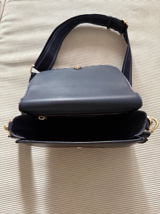 Bolso Tommy Hilfiger azul.