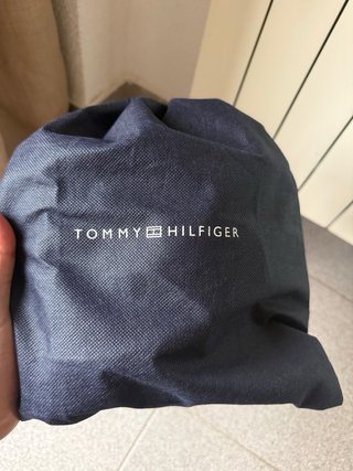 Bolso Tommy Hilfiger azul.