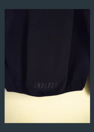 Chaqueta ENDLESS con capucha y cremallera. Talla L