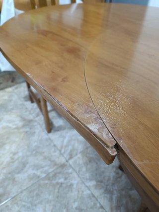 Mesa de comedor ovalada y 6 sillas