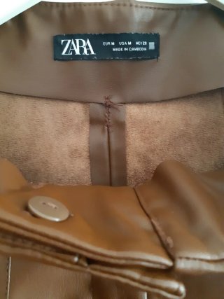 Pantalones Zara efecto piel marrones