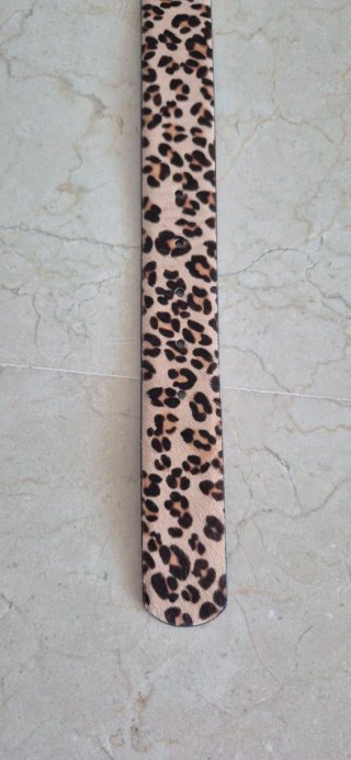 Cinturón de cuero con estampado animal