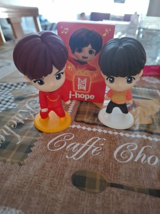 Muñeco J-Hope Tiny Tan McDonald's