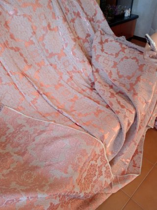 Copriletto vintage raso damascato oro rosa