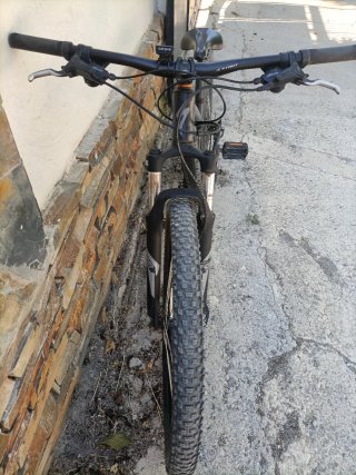 Bicicleta Specialized Gris Oscura.