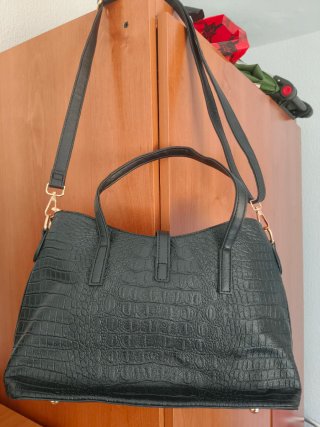 Bolso negro imitación piel serpiente
