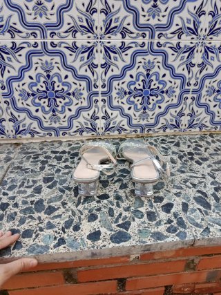 Zapatos de fiesta plateados con pedrería