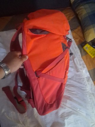 Mochila Montaña Quechua Naranja y Negra