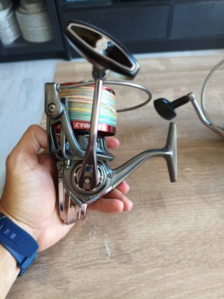 Carretes pesca AKAMI CYGNUS CSC